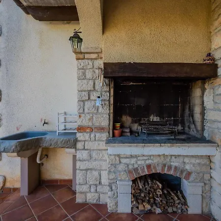 Vila Beautiful With Swimming Pool And Fenced Garden *
