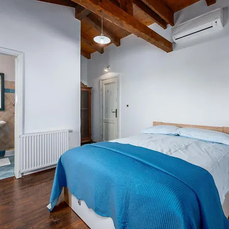 Beautiful With Swimming Pool And Fenced Garden Vila *