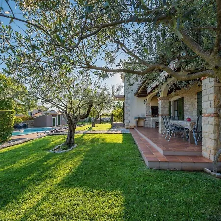 Beautiful With Swimming Pool And Fenced Garden * Tinjan