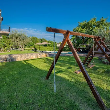Beautiful With Swimming Pool And Fenced Garden