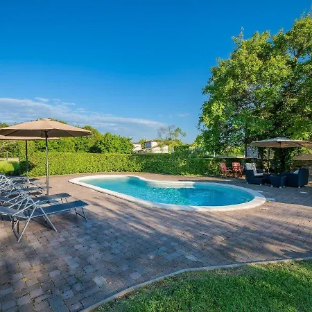 Beautiful With Swimming Pool And Fenced Garden * Tinjan